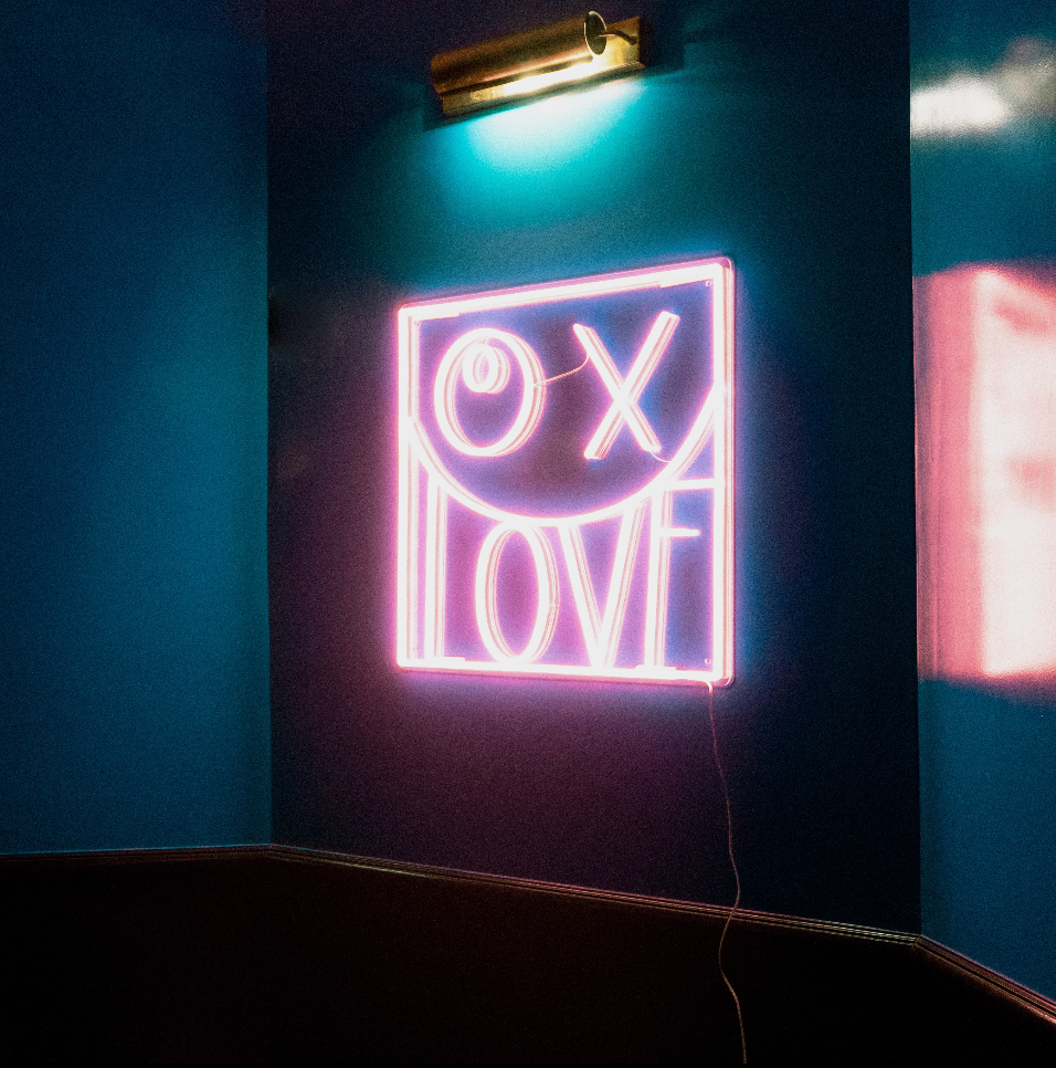 LOVE © by André Saraiva - LED-Neonzeichen